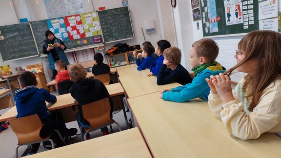 Birgit_Ebbert_Lesung_Grundschule_Hagen.jpg  