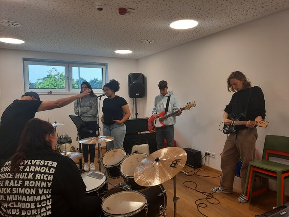Praktische_Einblicke_in_Kinder-_und_Jugendhilfe.jpg  