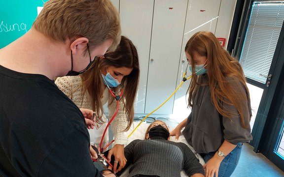Gepflegt-in-die-Ausbildung-starten_210922.jpg  